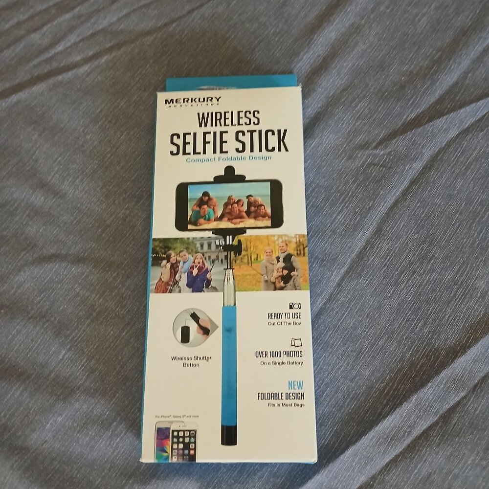 Merkury Innovations Wireless Selfie Stick 3.4' open box